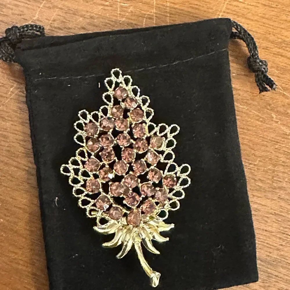 Vintage brooch single leaf amber rhinestones. Pin back, Bag charm, fall